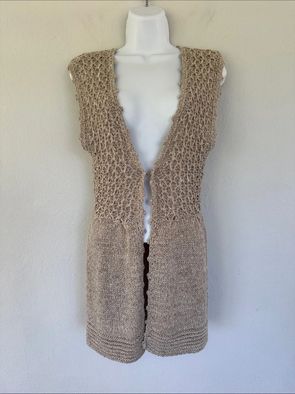 Venue beige crochet knit textured weave sleeveless hook and eye vest size medium
